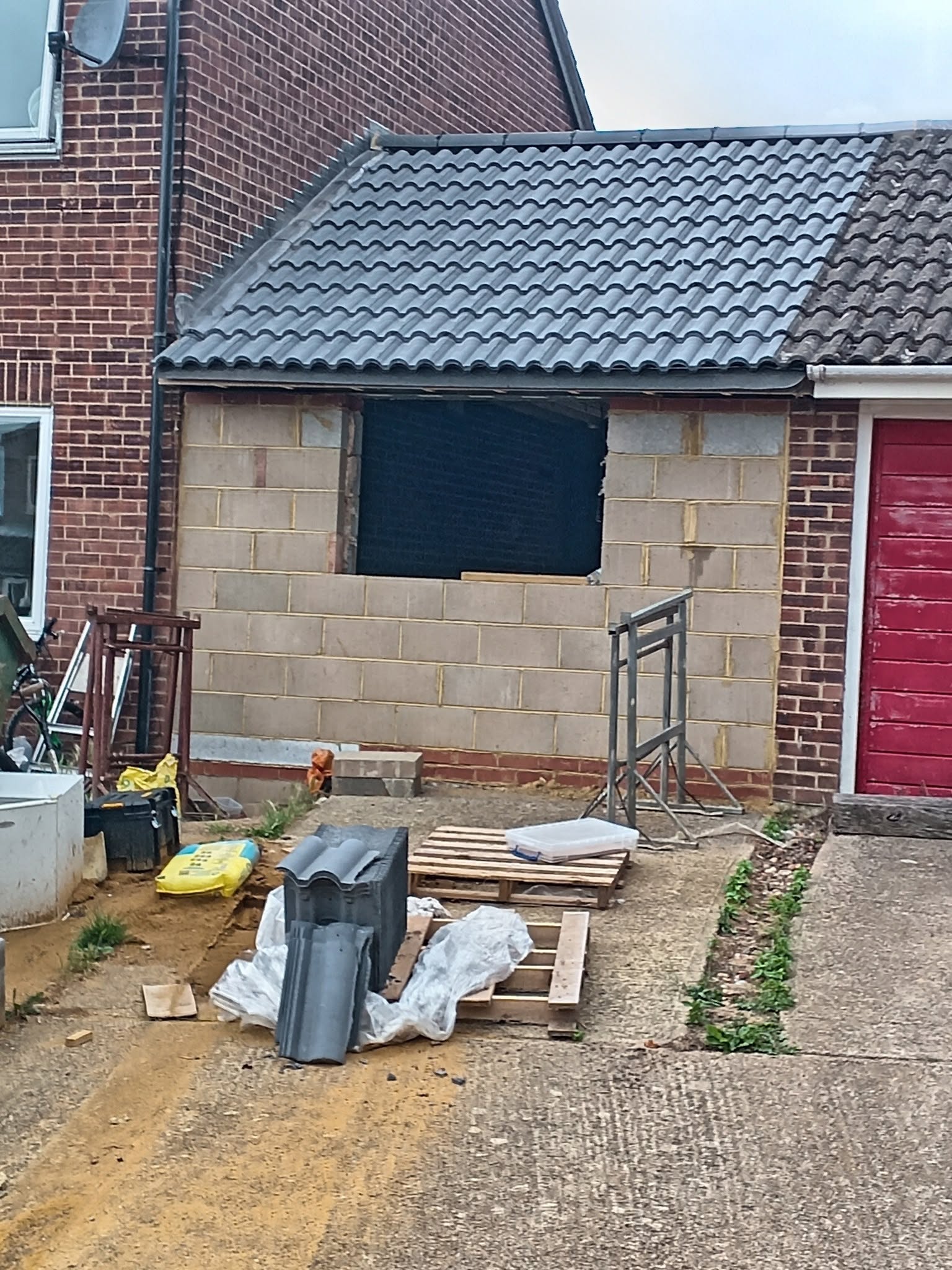 Single-storey rear extension with new tiled roof